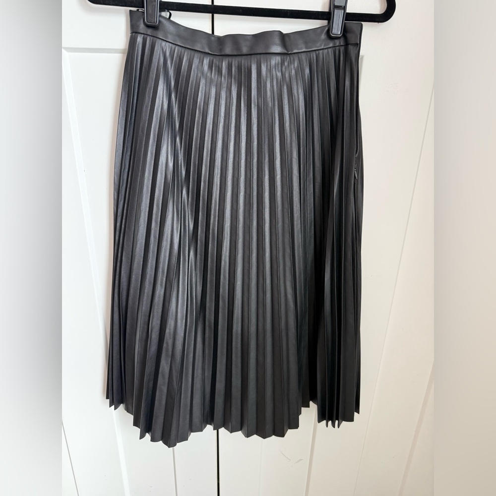 NWT Bagatelle Black Faux Leather Pleated A-Line Skirt size Small.
